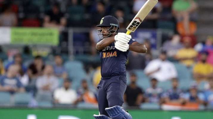 IND vs AUS : सहवाग ने बताया, सैमसन की जगह कोहली करें इस खिलाड़ी को शामिल