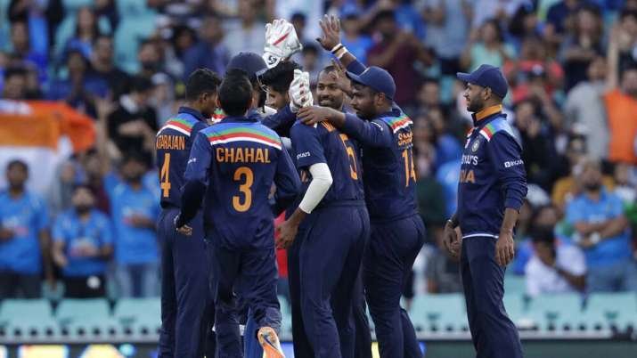 Ind vs Aus : तीसरे टी20 में धीमी ओवर गति के लिये टीम इंडिया पर लगा जुर्माना