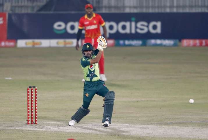 वकार ने माना, T20 सीरीज से बाबर का बाहर होना टीम के लिए बड़ा झटका
