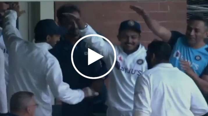 बुमराह ने किया ऐसा कारनामा कि ड्रेसिंग रम में मिला ‘गार्ड ऑफ़ ऑनर’, देखें Video