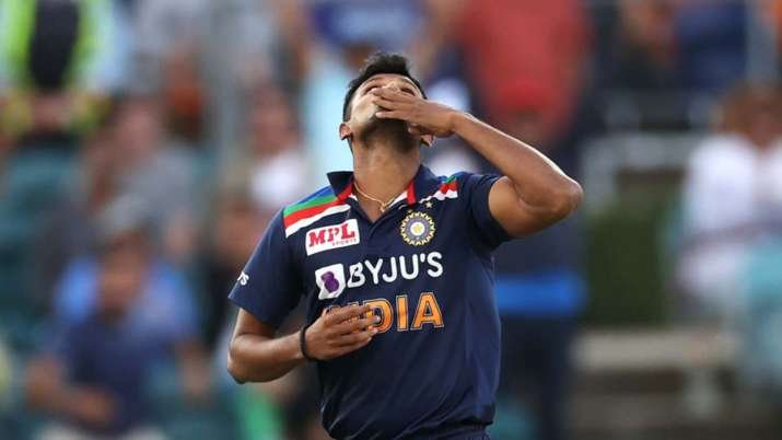 IND vs AUS : वनडे के बाद टी20 टीम इंडिया के लिए भी नटराजन ने किया डेब्यू, बुमराह ने दी कैप