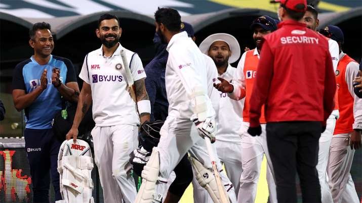 IND vs AUS : जसप्रीत बुमराह ने अपनी बल्लेबाजी से जीता सबका दिल, कोहली समेत टीम ने ऐसे किया स्वागत