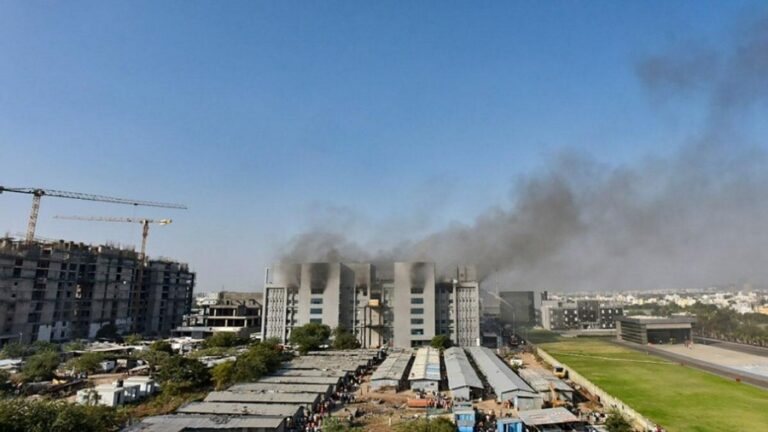 सीरम इंस्टीट्यूट में लगी आग, 5 लोगों की मौत, भारी नुकसान