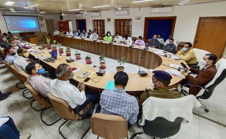 बून्दी: तीसरे चरण के वेक्सीनेशन की तैयारियां तेज, जिला कलक्टर ने दी हिदायतें