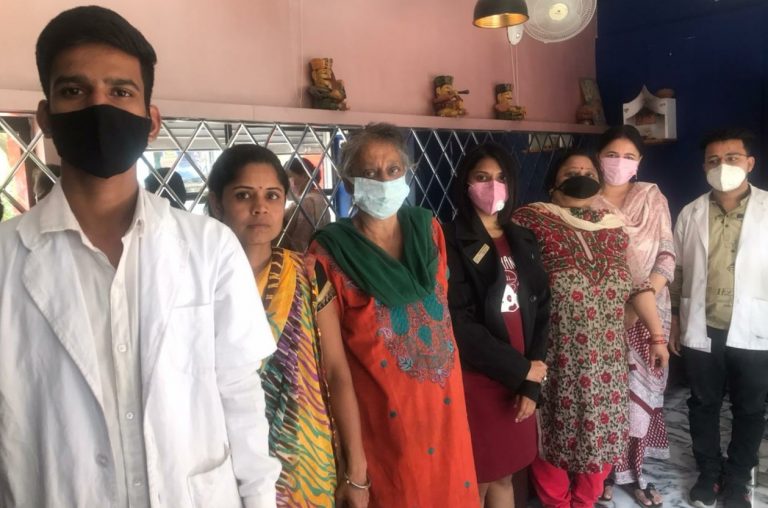 निःशुल्क महिला स्वास्थ्य जांच शिविर: महिलाओं को मिला स्वस्थ रहने का बड़ा मंत्र