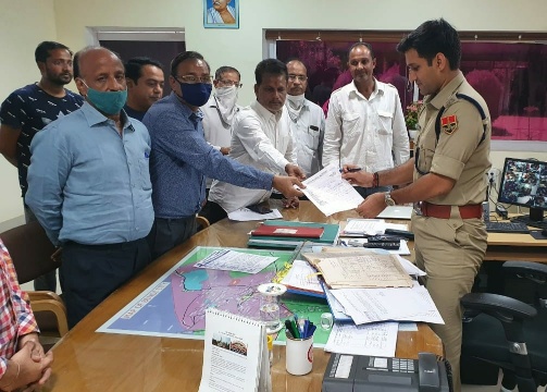 चोरियों से आक्रोशित व्यापार महासंघ बूंदी के पदाधिकारी एसपी जय यादव से मिले, दिया ज्ञापन