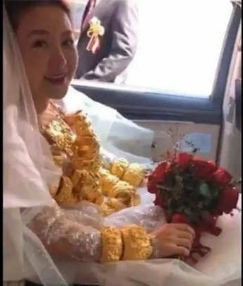 60 किलो सोने के गहनों से लदी थी दुल्हन, चलना भी हुआ मुश्किल, लोग बोले- बेचारी!