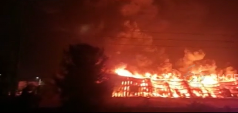 राजस्थान: जापानी एसी कम्पनी के गोदाम में लगी भीषण आग, 2 घंटे बाद भी लगातार फैलती जा रही, दमकलों की मशक्कत का नहीं पड़ रहा फर्क