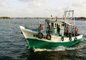 गुजरात: पाकिस्तानी नाव से 400 करोड़ रुपए की हेरोइन जब्त, छह लोग गिरफ्तार