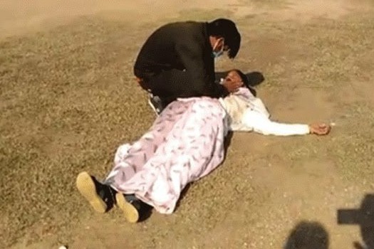 गणतंत्र दिवस समारोह में सम्मान नहीं मिलने से फूट फूटकर रो पड़ी वीरांगना