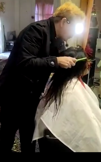 जयपुर: हेयर स्टाइलिस्ट जावेद हबीब ने महिला के बाल काटते समय उन पर थूका, पूर्व मेयर ज्योति खंडेलवाल ने दर्ज कराई शिकायत