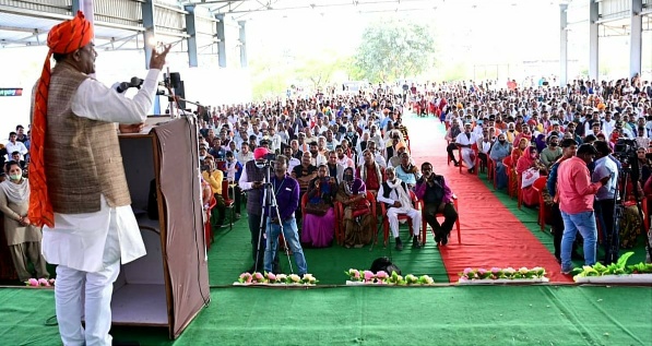 पद की लालसा रखे बिना जनसेवा को बनाएं प्राथमिकताः बिरला