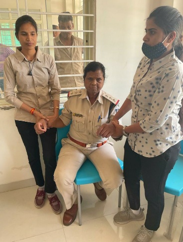 थाना प्रभारी बना रही थी सट्टे का कारोबार करने का दबाव, 20 हजार रुपए मासिक रिश्वत भी मांग रही थी, शिकायत पर हुई ट्रेप