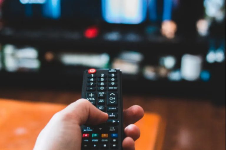 Dish TV SD सेट-टॉप बॉक्स यूजर्स के लिए ऑफर: एक महीने तक फ्री में देख पाएंगे टीवी चैनल्स