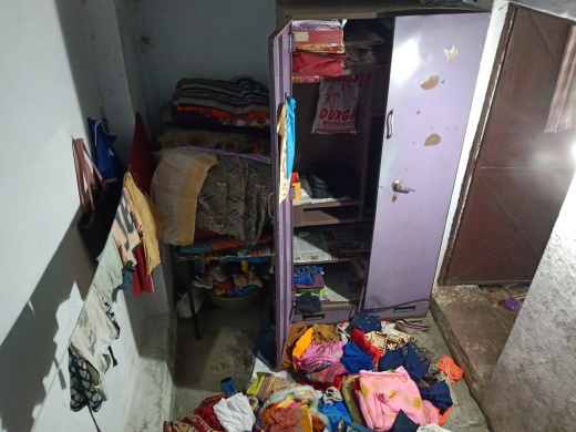 अपने रिश्तेदार के यहां गया हुआ था परिवार, पीछे से सेंध लगाकर चोरों ने जेवर व रुपए चुराए