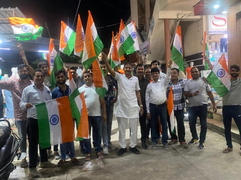 आजादी के 75 वें वर्ष पर 75 स्वागत द्वारों से सजेगा यह शहर, निकलेगी विशाल वाहन तिरंगा रैली, लोकसभा अध्यक्ष बिरला 75 तिरंगे गुब्बारों के साथ दिखाएंगे हरी झंडी