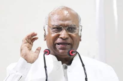 मल्लिकार्जुन खड़गे बने कांग्रेस के राष्ट्रीय अध्यक्ष, शशि थरूर की करारी हार