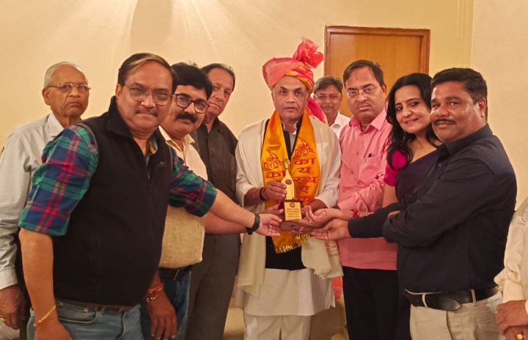 कायस्थ समाज ने किया पूर्व प्रधानमंत्री लाल बहादुर शास्त्री के पौत्र विभाकर शास्त्री का अभिनंदन