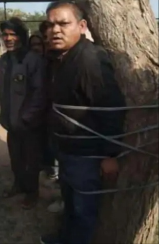 नाबालिग ​​​​​​​स्टूडेंट से छेड़खानी के आरोप पर शिक्षक को पेड़ से बांधकर पीटा