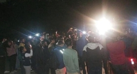 जेएनयू में बीबीसी की प्रतिबंधित डॉक्यूमेंट्री देख रहे छात्रों और विरोधी गुट के बीच पत्थरबाजी का आरोप और बवाल