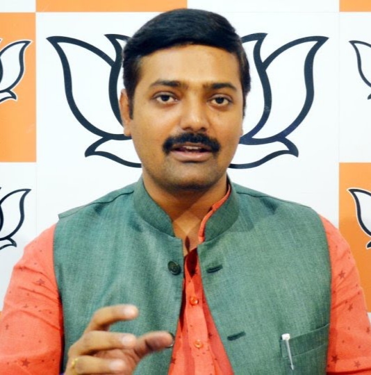 स्वामी प्रसाद मौर्य का समाजवादी पार्टी ने प्रमोशन किया तो बीजेपी ने कहा-‘रामचरितमानस का अपमान करने पर मिला अवार्ड’