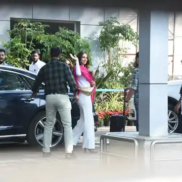 शादी के लिए अम्बानी के चार्टर्ड प्लेन से जैसलमेर पहुंचीं कियारा