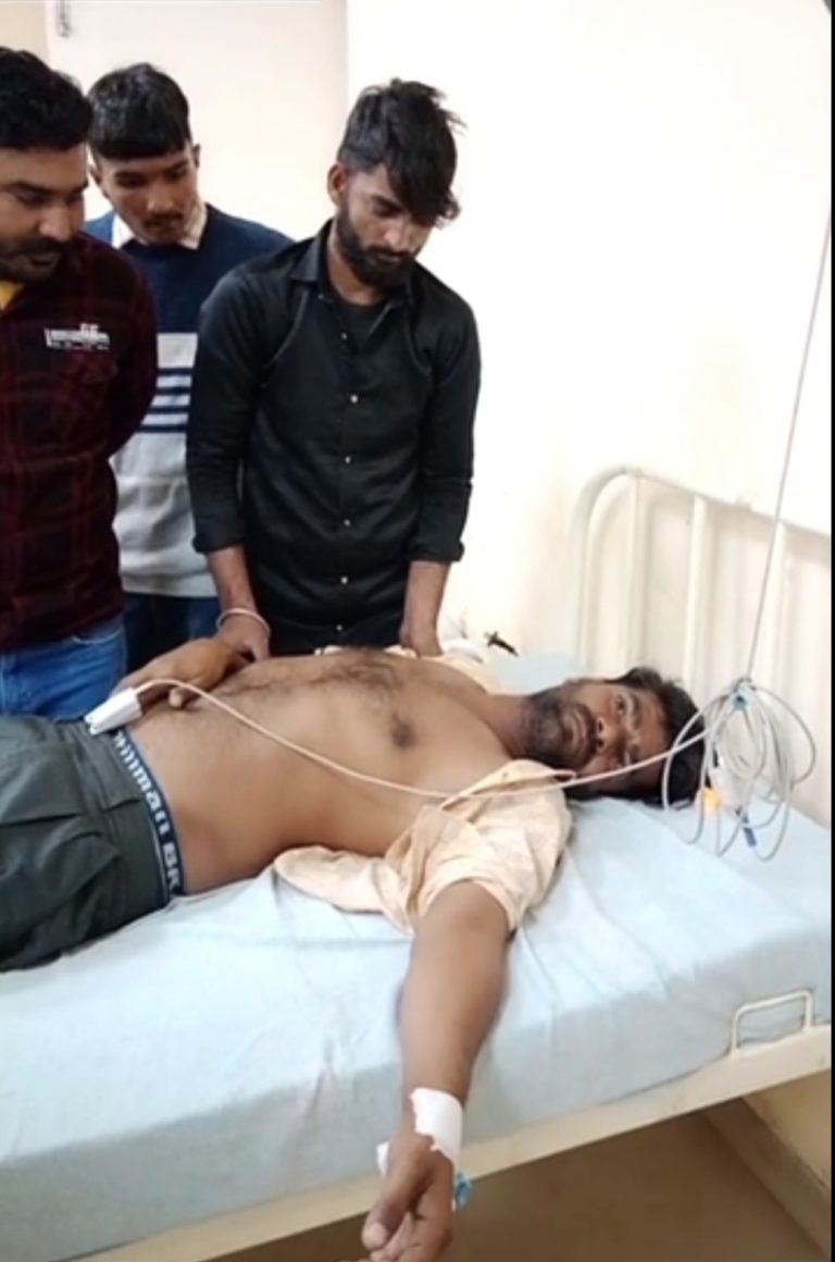 पुलिस से परेशान युवक ने फंदे से लटककर सुसाइड का किया प्रयास, बेटे के खिलाफ दर्ज है मामला