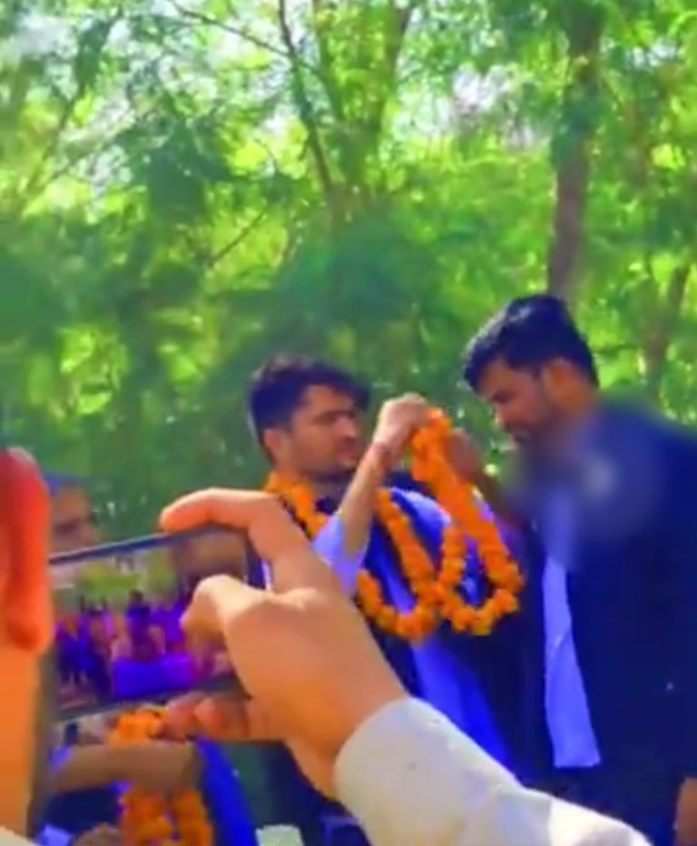 थप्पड़ कांड के बाद आरयू अध्यक्ष निर्मल चौधरी और महासचिव अरविंद जाजड़ा ने एक दूसरे को पहनाई माला, हाथ मिलाया