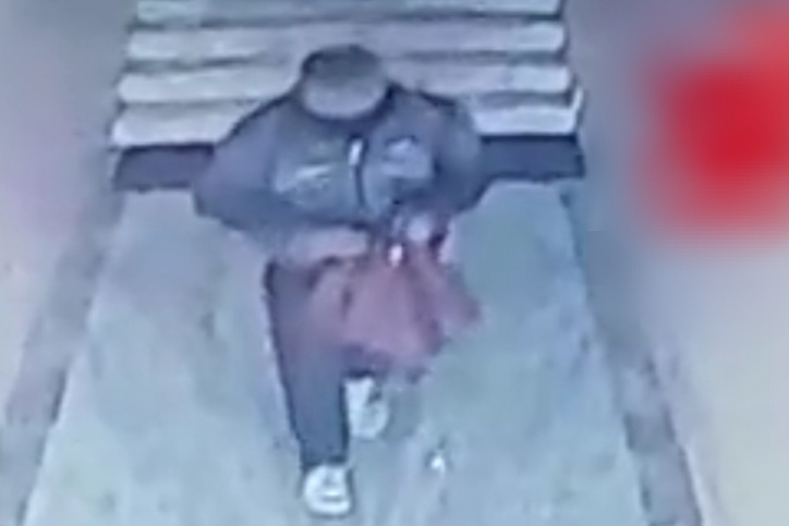 अकेले बदमाश ने पिस्टल के दम पर बैंक से 5.40 लाख रुपए लूटे, अफसर की बाइक से भागा