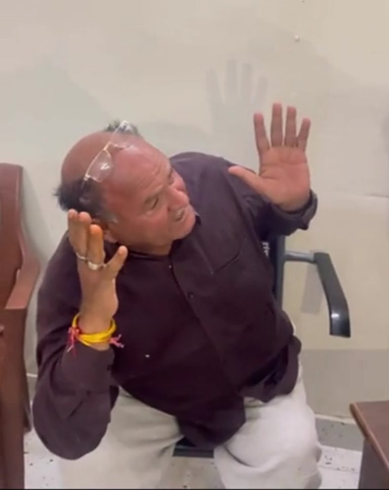 20 हजार रुपए रिश्वत के साथ पार्षद और दलाल गिरफ्तार