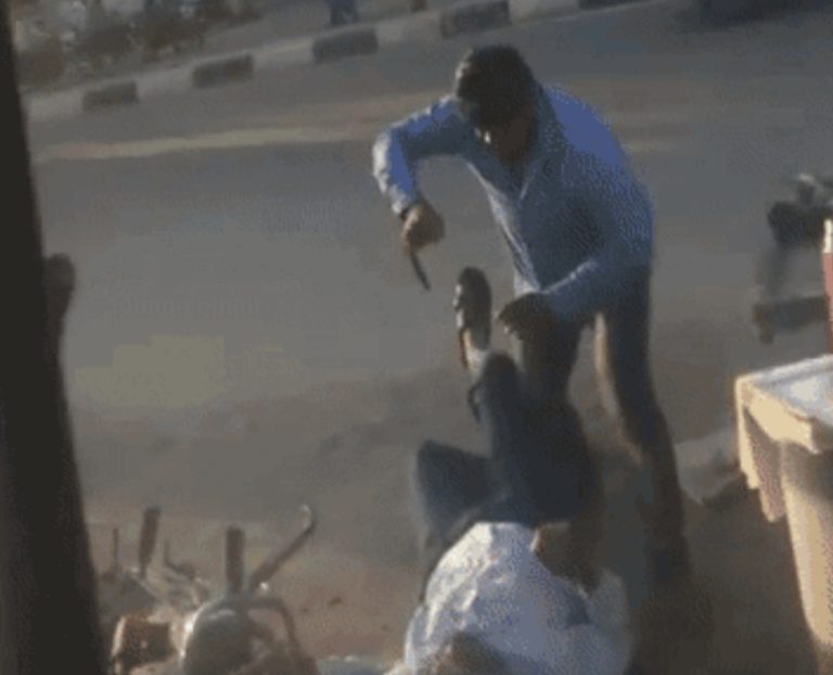 वकील बचने को दौड़ा तो पीछे भागे हत्यारे, चाकू से पेट-सीने पर वार किए, पत्थर से सिर कुचला