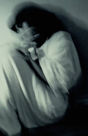 मदद के बहाने खिलाई नशीली मिठाई, दुष्कर्म कर अश्लील फोटो खींचे, जेवर और रुपए ऐंठता रहा, अब रिपोर्ट दर्ज