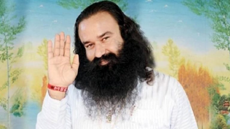 कानून ढेंगे पर : बलात्कारी और हत्यारे बाबा पर सरकार मेहरबान, तो वह बन रहा पहलवान