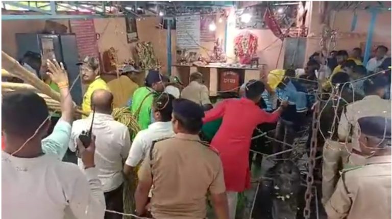 रामनवमी पर मंदिर की बावड़ी की छत ढहने से 35 की मौत, 19 को बचाया, कई अभी भी बावड़ी में फंसे