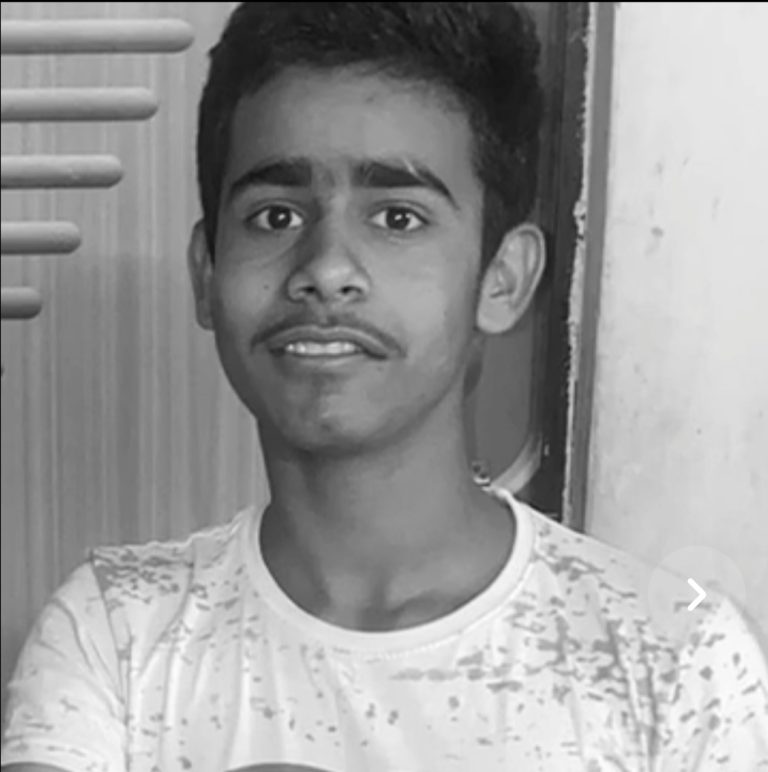 ऑनलाइन गेम रमी में काफी रुपए हारे 9 वीं के छात्र ने की आत्महत्या, मां को चाय बनाने की कहकर घर से निकला, दोस्त से बोला- ये मेरा आखिरी गेम