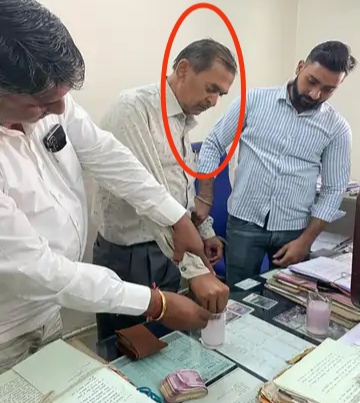 अजमेर के सम्भागीय आयुक्त का रीडर 95 हजार रुपए लेते ट्रेप, 5 हजार रुपए पहले ले चुका था