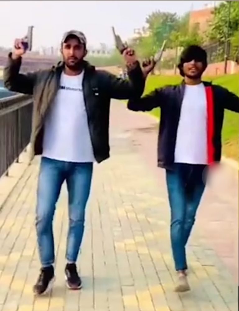 आईपीएस का वीडियो: अपराधी झुकेगा भी और टूटेगा भी, पिस्तौल लहराकर खौफ फैलाने वाले बदमाशों के पैर तोड़े, पुष्पा मूवी के सॉन्ग के साथ मैसेज शेयर