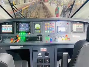 दिल्ली-जयपुर-अजमेर रूट पर प्रस्तावित वंदे भारत ट्रेन में कई आधुनिक सिस्टम लगाए गए हैं। गलती से कभी दो ट्रेन आमने-सामने आ जाएं तो ये अपने आप रुक जाएंगी।