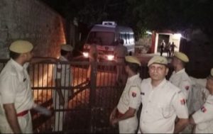 कड़ी निगरानी में मॉर्च्युरी में रखे शवों को पाकिस्तान के लिए रवाना किया गया था।