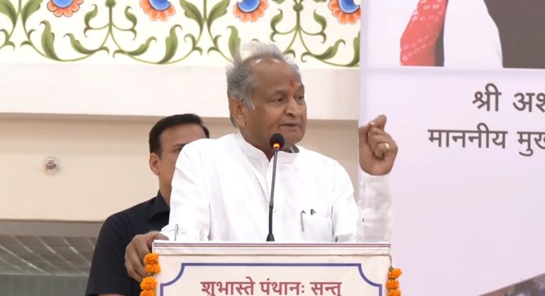 सीएम गहलोत ने फिर दिखाए तेवर, बोले-पेपर आउट पीड़ित छात्रों को मुआवजे की मांग मानसिक दिवालियापन