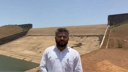 फूड इंस्पेक्टर का मोबाइल बांध में गिरा तो बहा दिया 21 लाख लीटर पानी, सस्पेंड, एसडीओ के वेतन से वसूली जाएगी कीमत