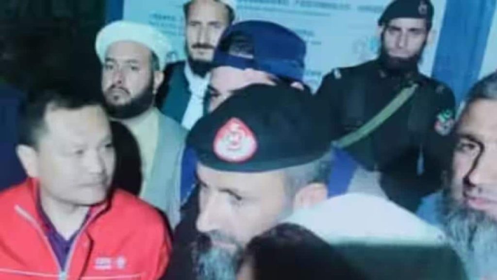 पाकिस्तान में नमाज के ब्रेक पर भड़के चीनी इंजीनियर ‌‌‌‌‌को ईश निंदा के आरोप में किया गिरफ्तार