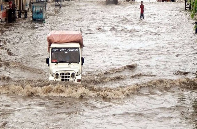 गुजरात के बाद राजस्थान में चक्रवात ‘बिपरजॉय’ का कहर, रेगिस्तान में जल प्लावन के हालात