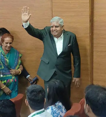 ‘कुछ लोग विदेश जाकर भारतीय लोकतंत्र पर सवाल उठा रहे, ये भारत के लोकतंत्र को जीवंत नहीं बता रहे’: उप राष्ट्रपति धनखड़