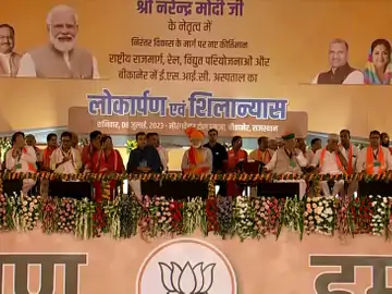 बीकानेर में मोदी बरसे : कांग्रेस का मतलब लूट की दुकान, झूठ का बाजार, दिल्ली से योजनाओं का पैसा भेजते हैं, यहां कांग्रेस का पंजा झपट्‌टा मार देता है