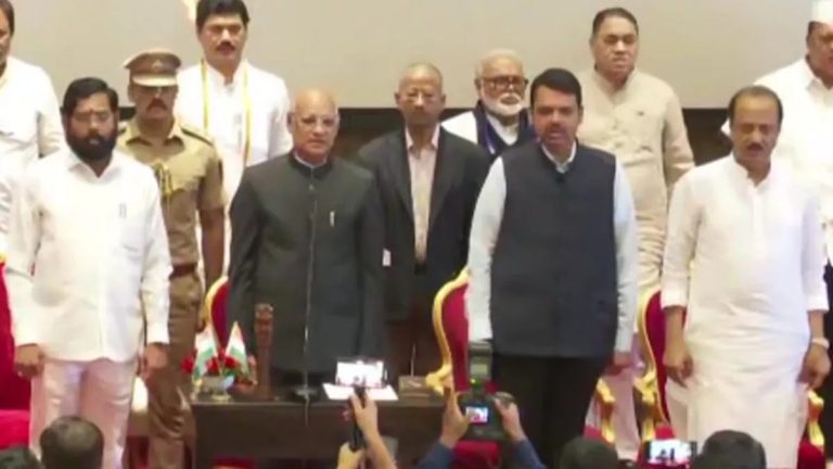 महाराष्ट्र की राजनीति में सबसे बड़ा उलटफेर : शरद पवार के साथ महा विकास अघाड़ी को लगा बहुत जोर का झटका….बहुत जोर से