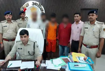 बोलबम लिखा कपड़ा पहनकर अपने साथी के साथ करता था चोरी, चार आरोपी गिरफ्तार