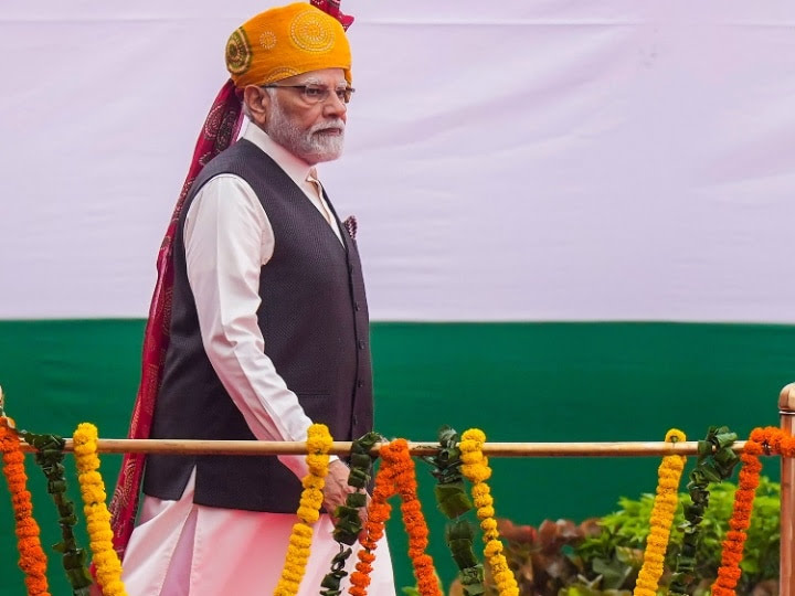 लाल किले की प्राचीर से पीएम मोदी ने अपनी सरकार की उपलब्धियां गिनाने के साथ विपक्षी पार्टियों पर लगाए  तीखे निशाने, फिर कहा- ‘अगले साल फिर आऊंगा’