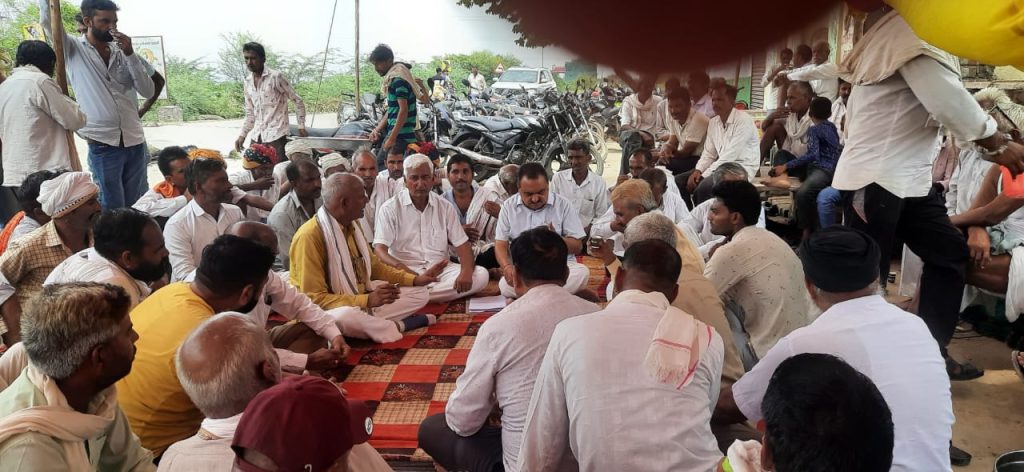 खटकड़ क्षेत्र की नहरों में शाम तक पानी पहुंचाने का आश्वासन मिलने के बाद मार्ग बाधित करने का निर्णय कल तक पर टाला, धरना जारी