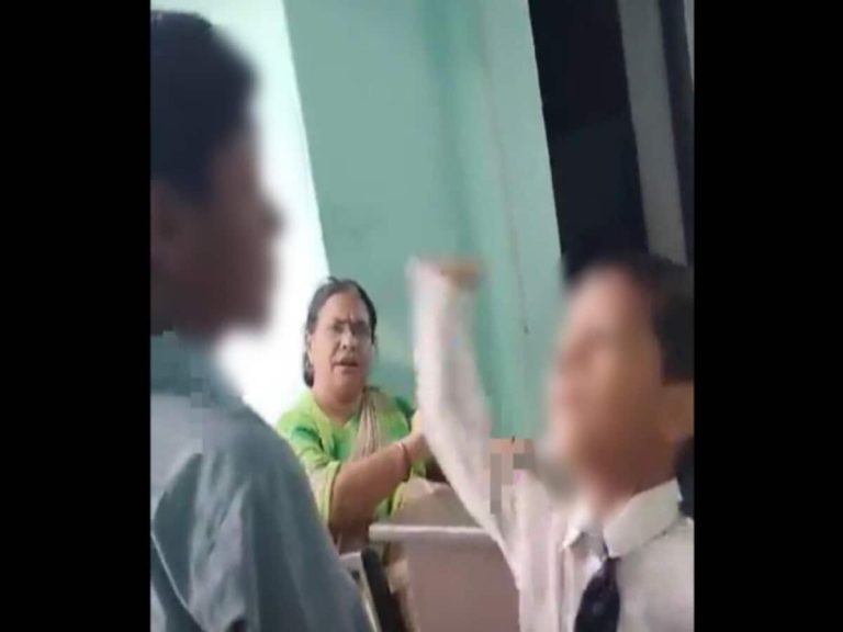 बेहद निंदनीय: पांच का पहाड़ा न सुना पाने पर टीचर ने दी ‘तालिबानी सजा’, पूरी क्लास से बच्चे को पिटवाया, वीडियो वायरल